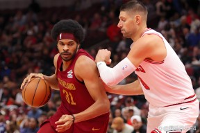 芝加哥公牛发布备战花絮，集结日防线松动，NBA季后赛任务艰巨，控场能力受关注的简单介绍中欧体育官网